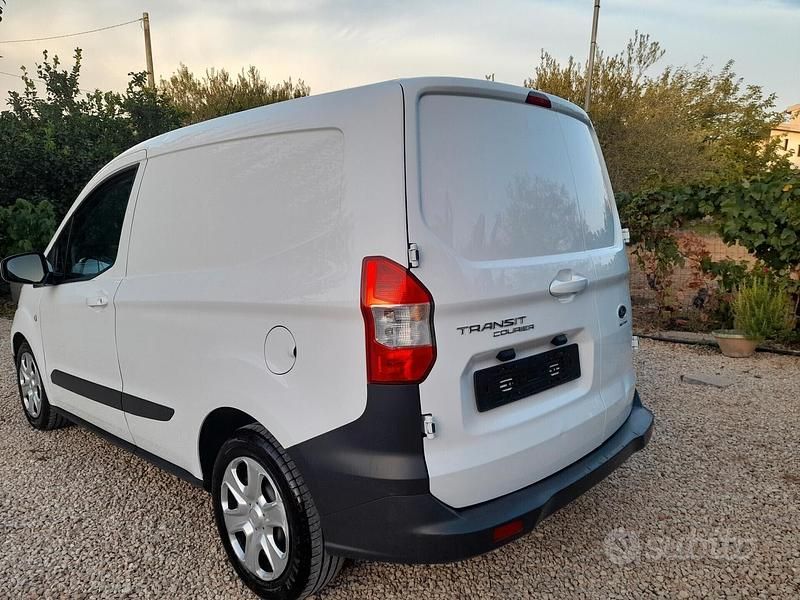 Usata Ford Transit 74 CV (54 kW) 2018 Bianco Monovolume