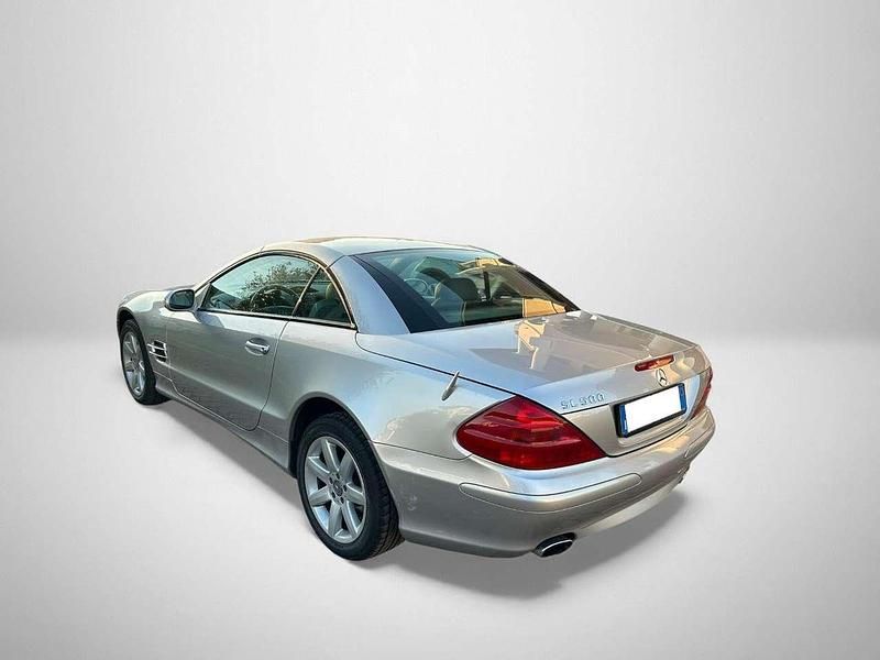 Usata Mercedes SL500 306 CV (225 kW) 2002 Grigio Cabrio