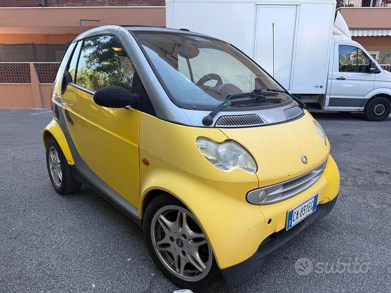 Usata 2002 Smart ForTwo Coupé Utilitaria | 1990 € (Buon prezzo) - Immagine 1/4