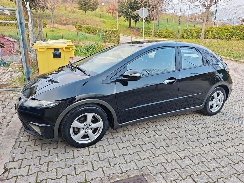 Usata Honda Civic 2010 Nero Monovolume