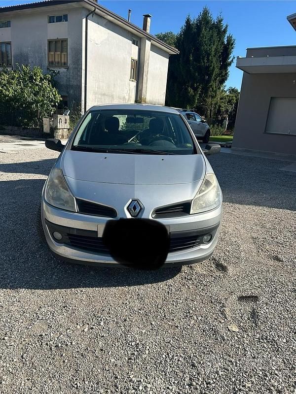 Usata Renault Clio II 75 CV (55 kW) 2008 Berlina