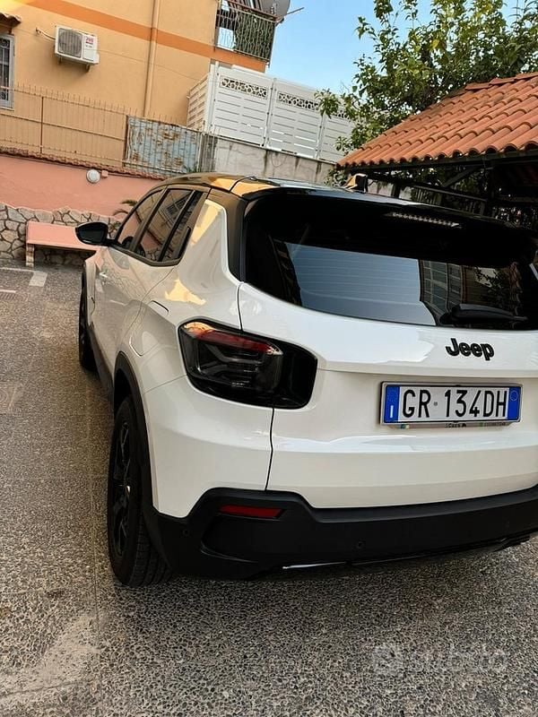 Usata Jeep Avenger 100 CV (73 kW) 2024 Bianco SUV