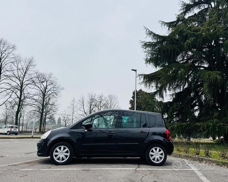 Usata Renault Modus 90 CV (66 kW) 2012 Nero Monovolume