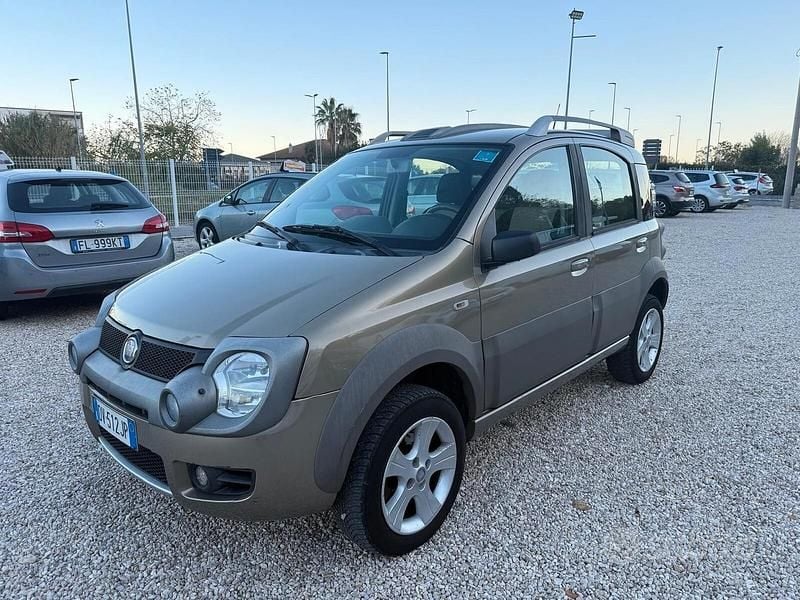 Usata Fiat Panda Cross Cross 69 CV (50 kW) 2008 Verde Utilitaria
