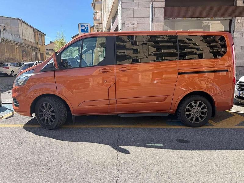 Usata Ford Tourneo Trend 170 CV (125 kW) 2018 Arancione Monovolume