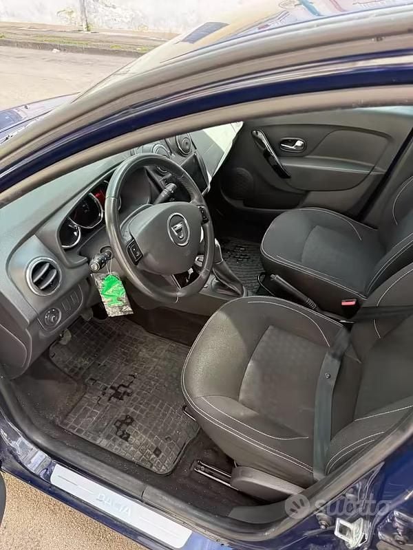 Usata Dacia Sandero 75 CV (55 kW) 2015 Blu Berlina