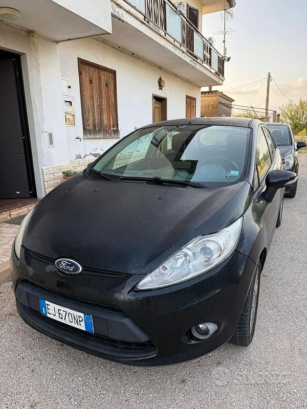 Usata Ford Fiesta 68 CV (50 kW) 2011 Nero Utilitaria