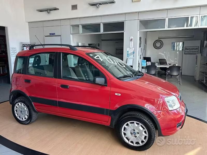 Usata Fiat Panda 4x4 Climbing 60 CV (44 kW) 2007 Rosso Utilitaria