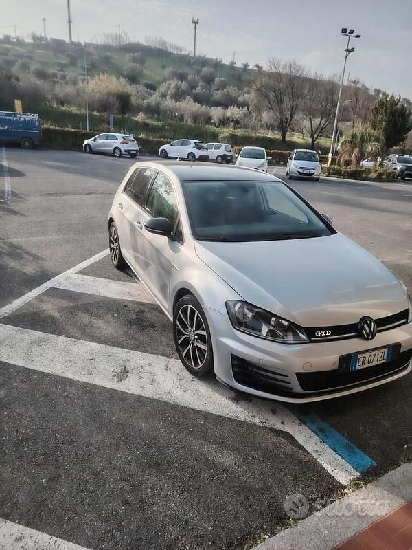 Usata VW Golf VII 110 CV (80 kW) 2014 Grigio Utilitaria
