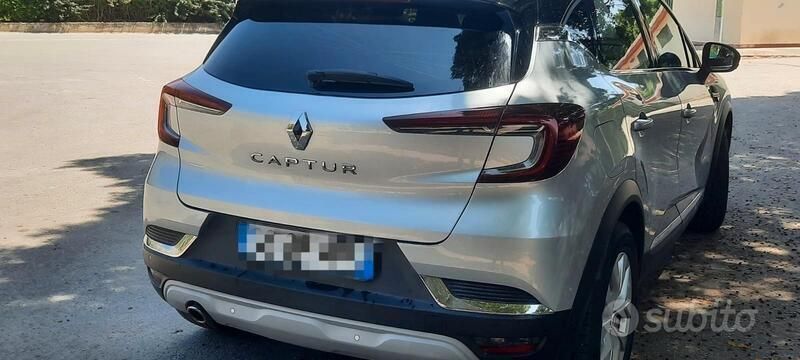 Usata Renault Captur Intens 101 CV (74 kW) 2021 Grigio SUV