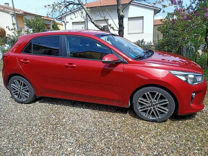 Usata Kia Rio 90 CV (66 kW) 2017 Rosso Berlina