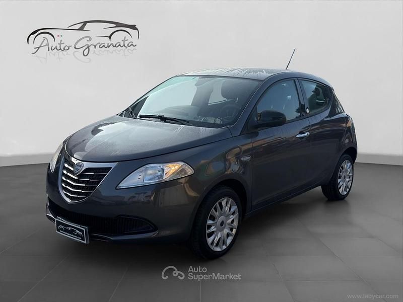 Usata Lancia Ypsilon Gold 69 CV (50 kW) 2012 Gray Utilitaria