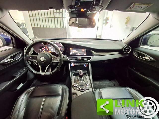 Usata Alfa Romeo Giulia Veloce 180 CV (132 kW) 2016 Blu Berlina