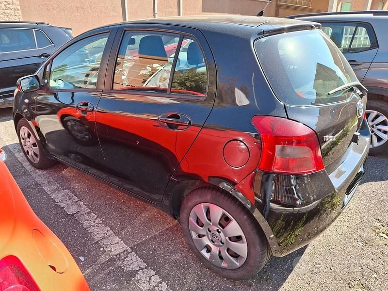 Usata Toyota Yaris 69 CV (50 kW) 2008 Nero Utilitaria