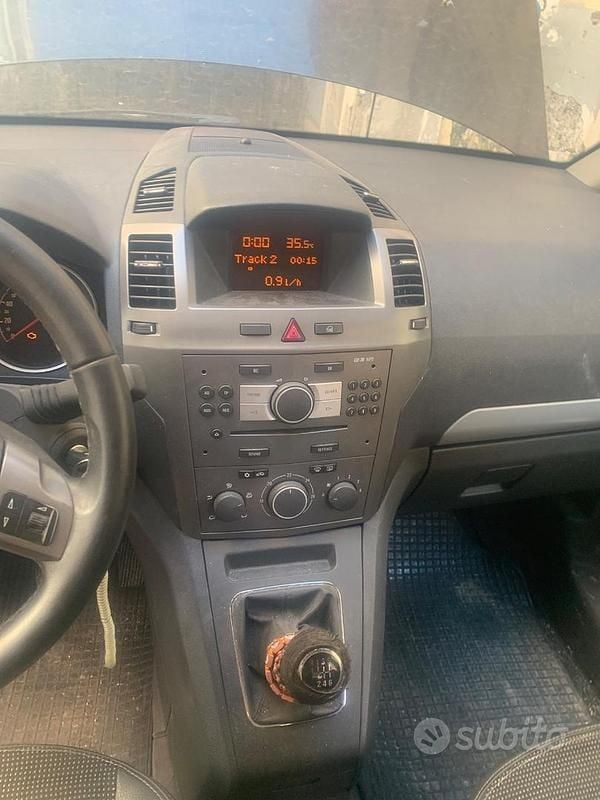 Usata Opel Zafira 2007 Nero Monovolume