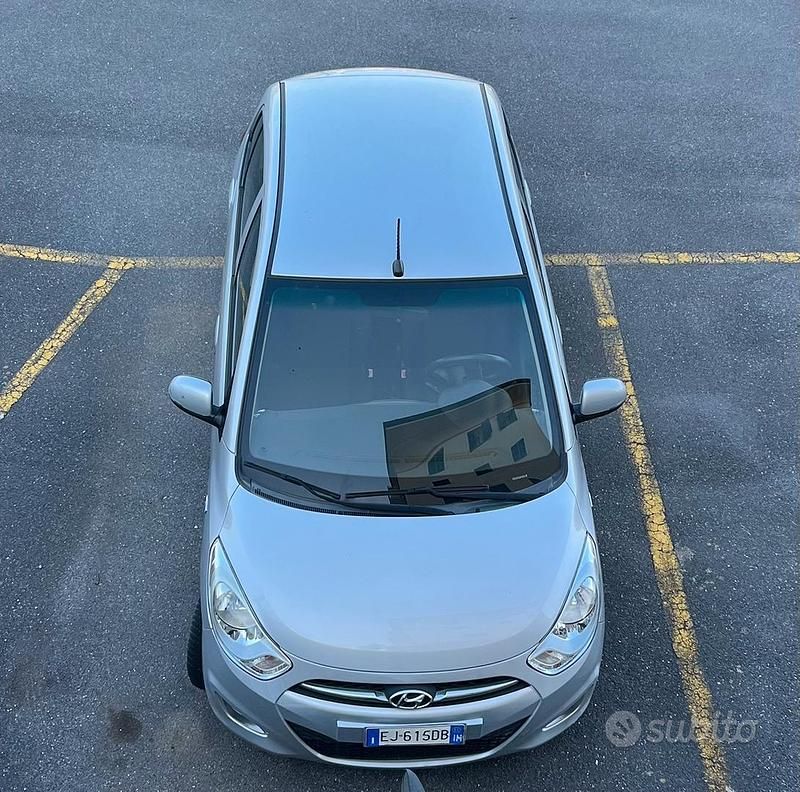Grigio Usata 2011 Hyundai i10 Due volumi | 3500 € - Immagine 1/4