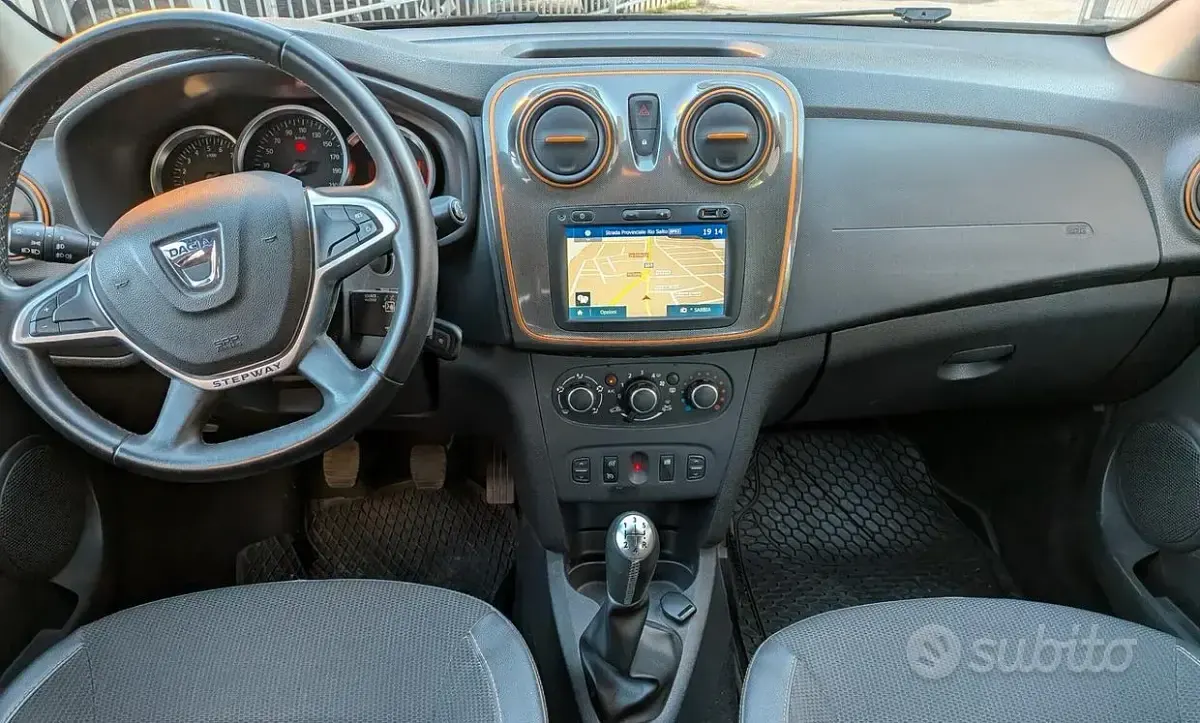 Usata Dacia Sandero Stepway 90 CV (66 kW) 2017 Grigio Berlina