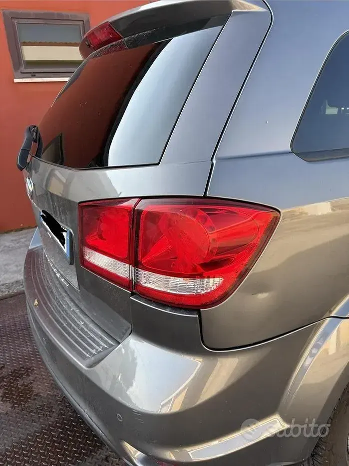 Usata Fiat Freemont Urban 140 CV (102 kW) 2011 Grigio SUV