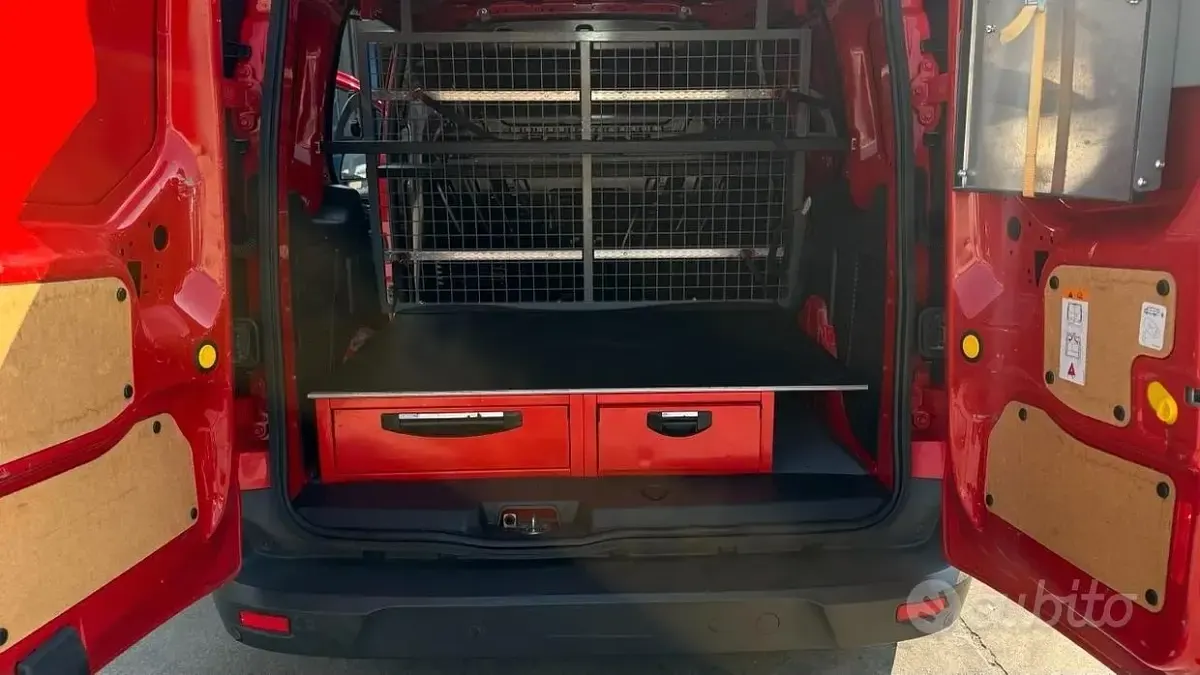 Usata Ford Transit Connect Trend 120 CV (88 kW) 2017 Rosso Monovolume