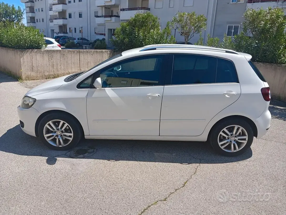 Usata VW Golf Plus Cross Highline 105 CV (77 kW) 2011 Bianco Utilitaria