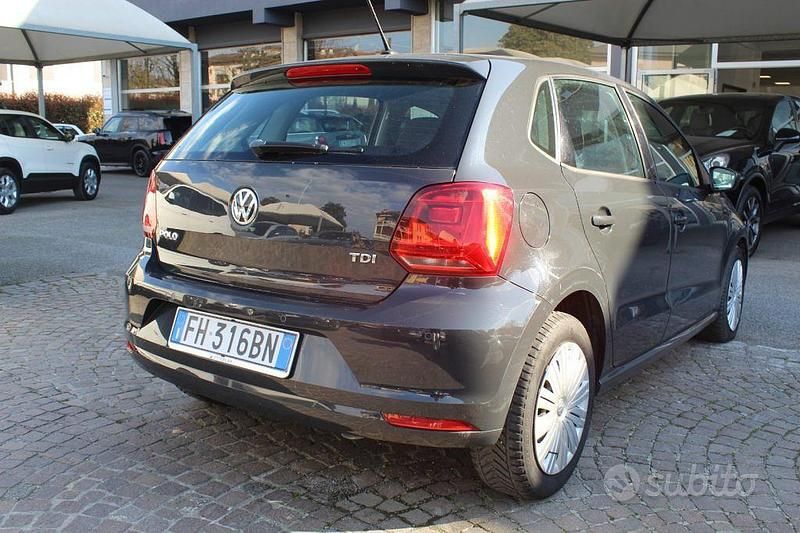 Usata VW Polo Comfortline 75 CV (55 kW) 2017 Grigio Berlina
