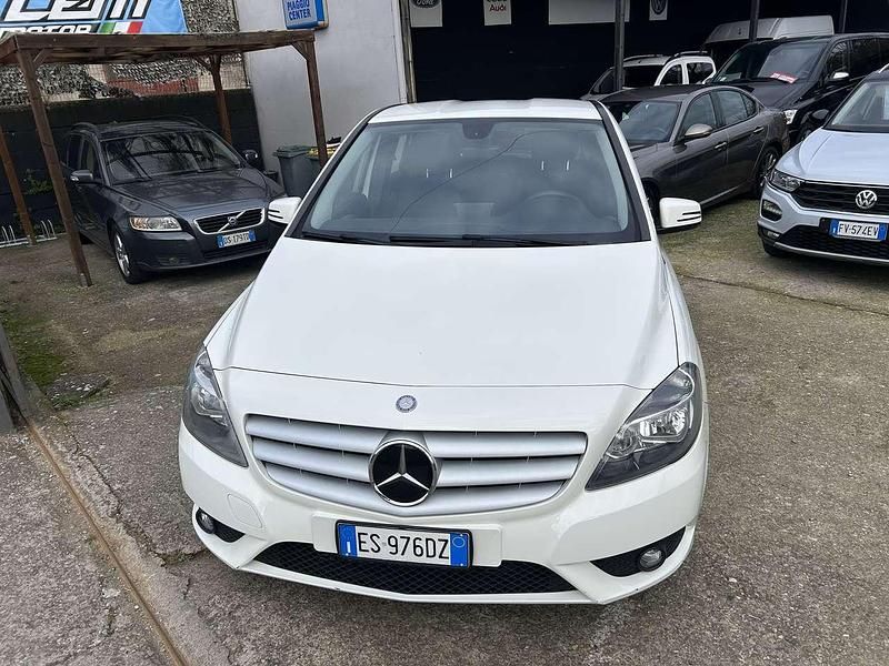 Usata Mercedes B180 Premium 109 CV (80 kW) 2013 Bianco Monovolume