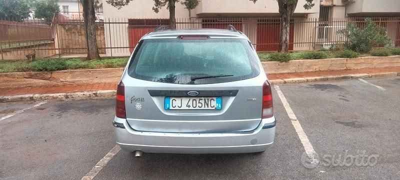 Usado Ford Focus 90 HP (66 kW) 2003 Sedan