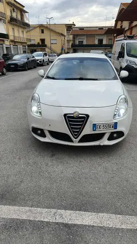 Usata Alfa Romeo Giulietta Progression 105 CV (77 kW) 2011 Bianco Utilitaria