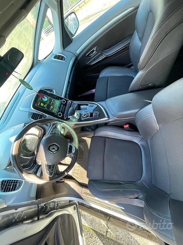 Usata Renault Espace 160 CV (117 kW) 2016 Grigio SUV