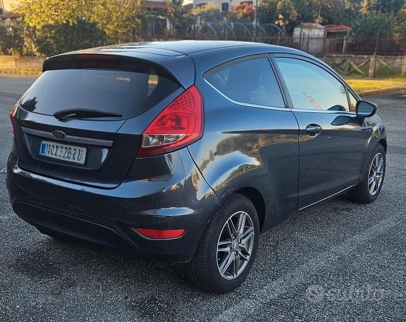 Usata Ford Fiesta 97 CV (71 kW) 2010 Blu Utilitaria