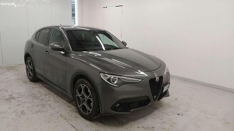Usata Alfa Romeo Stelvio Sprint 160 CV (117 kW) 2022 Grigio vesuvio metallizzato SUV