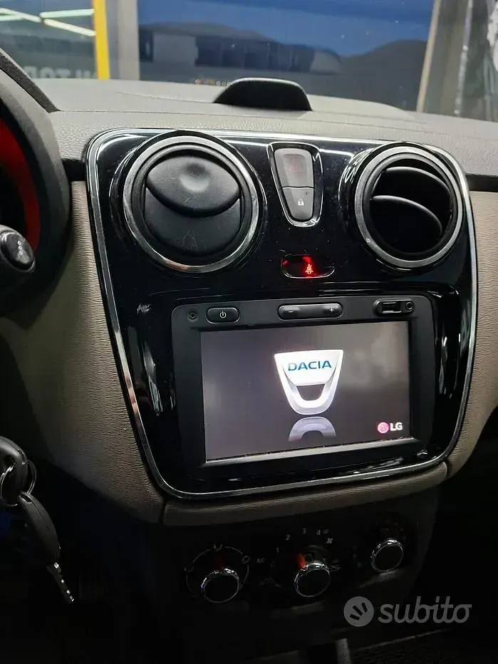 Usata Dacia Lodgy Lauréate 107 CV (78 kW) 2014 Grigio Monovolume