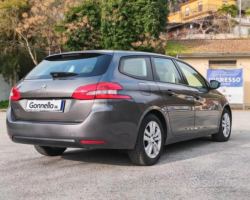 Usata Peugeot 308 Business-Line 130 CV (95 kW) 2018 Grigio Station wagon