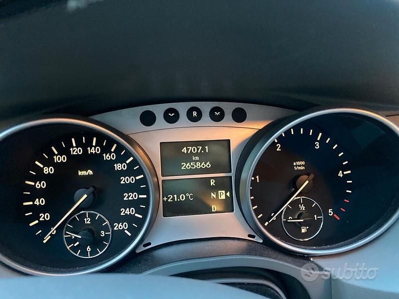 Usata Mercedes R280 190 CV (139 kW) 2007 Nero Monovolume