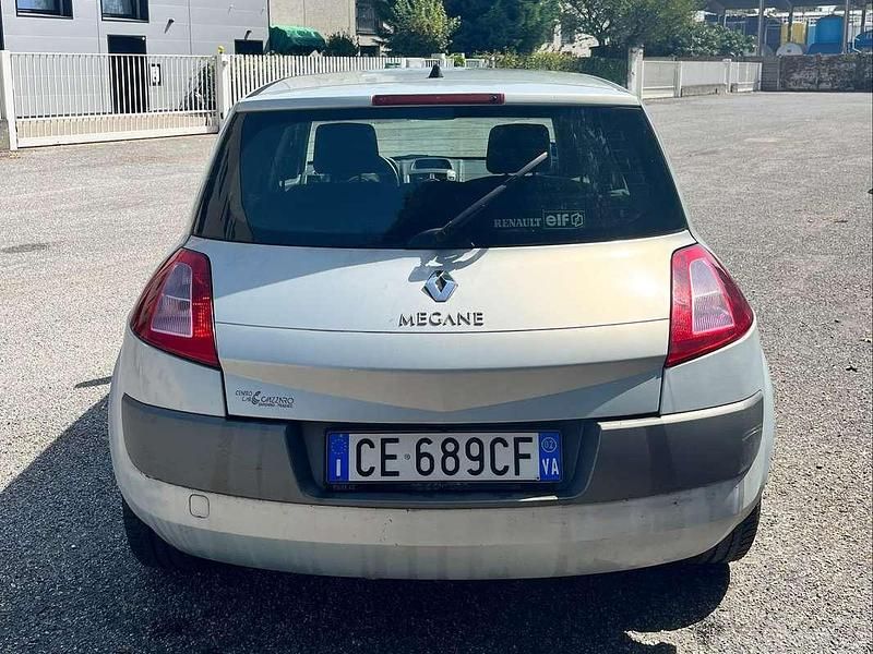 Usata Renault Mégane II Dynamique 82 CV (60 kW) 2002 Argento Berlina