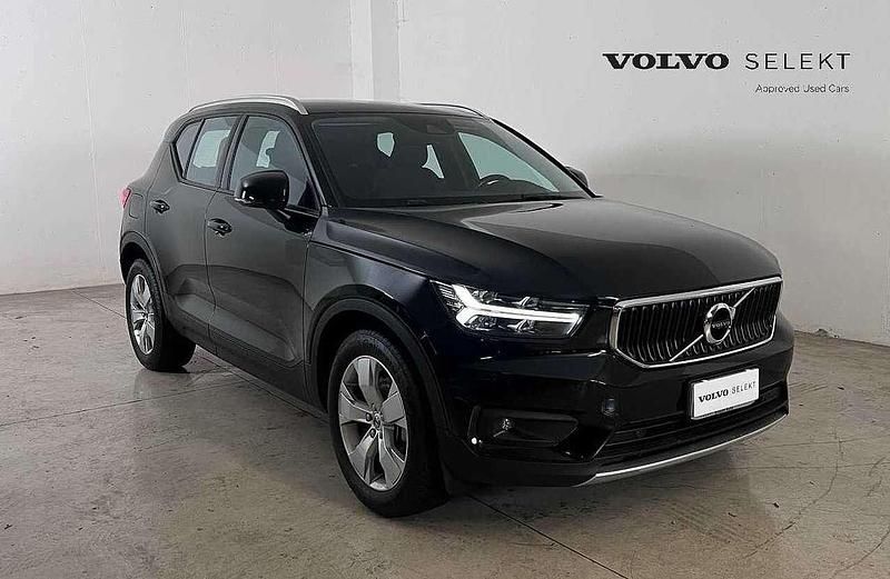 Usata Volvo XC40 Momentum 150 CV (110 kW) 2021 Nero SUV