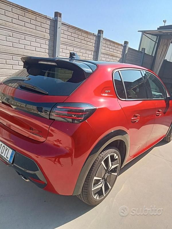 Usata Peugeot 208 101 CV (74 kW) 2025 Rosso Utilitaria