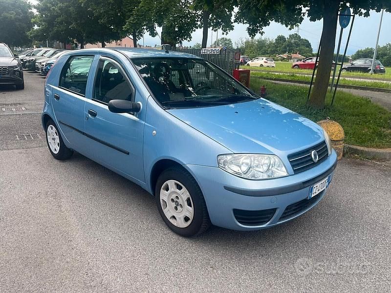 Usata Fiat Punto Active 59 CV (43 kW) 2006 Blu Berlina