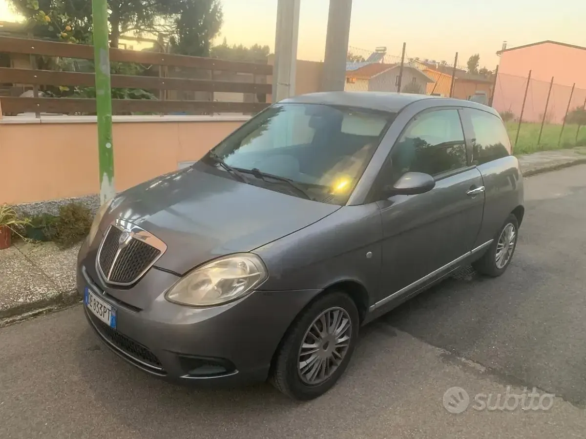 Usata Lancia Ypsilon 69 CV (50 kW) 2006 Grigio Utilitaria