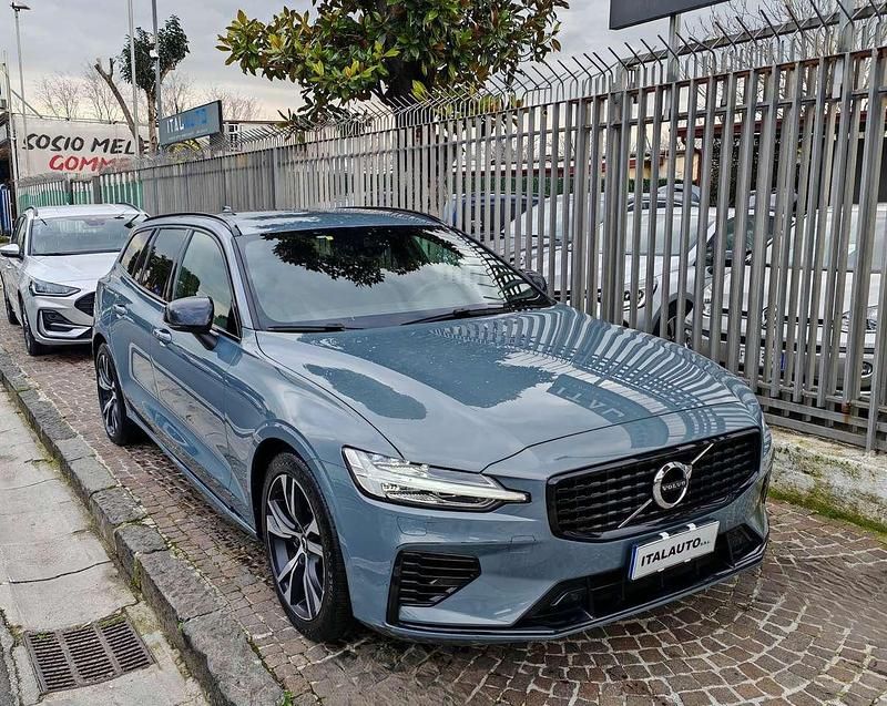 Usata Volvo V60 R-Design 303 CV (222 kW) 2021 Grigio Station wagon