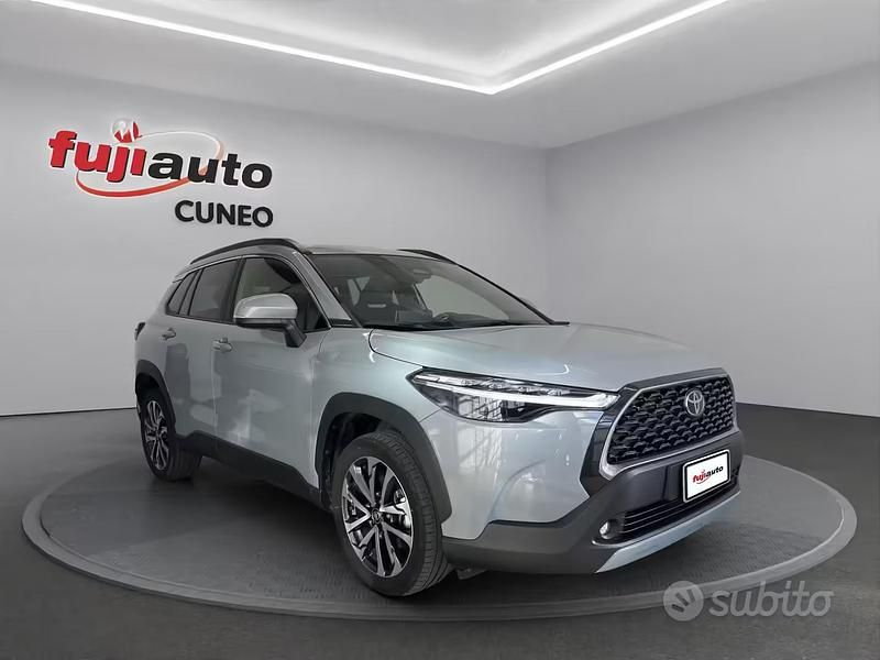 Usata Toyota Corolla Cross Trend 190 CV (139 kW) 2025 Cement grey SUV