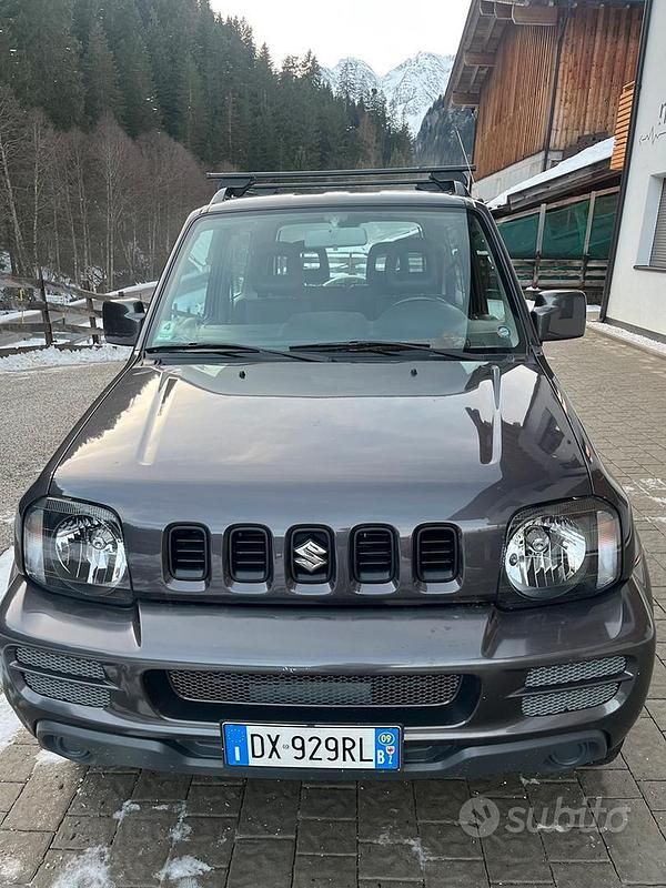 Grigio Usata 2009 Suzuki Jimny SUV | 12.000 € (Ottimo prezzo) - Immagine 1/4