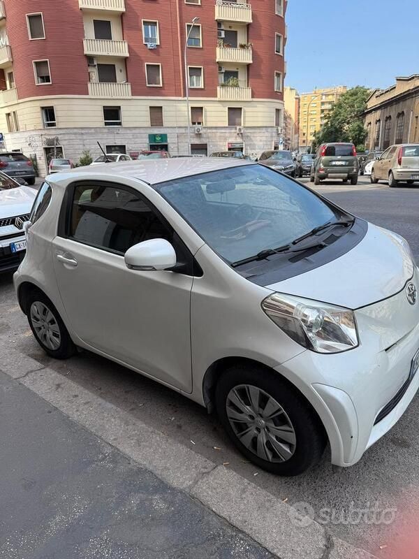 Usata Toyota iQ 68 CV (50 kW) 2011 Bianco Utilitaria