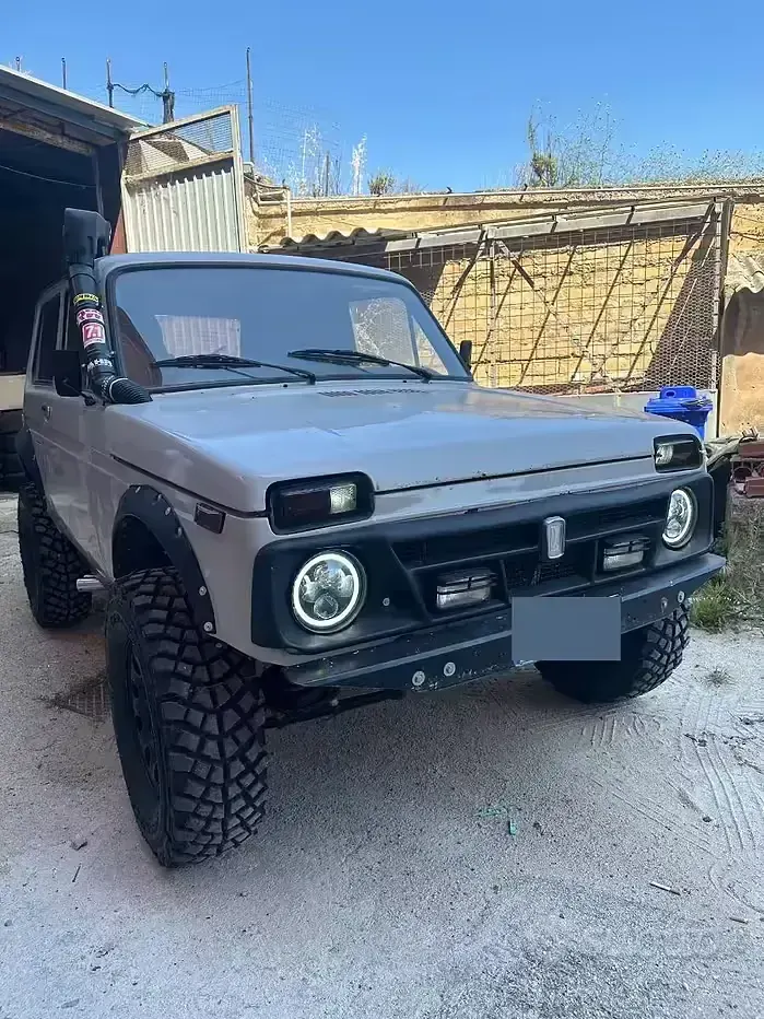 Usata Lada niva 75 CV (55 kW) 1990 Grigio SUV