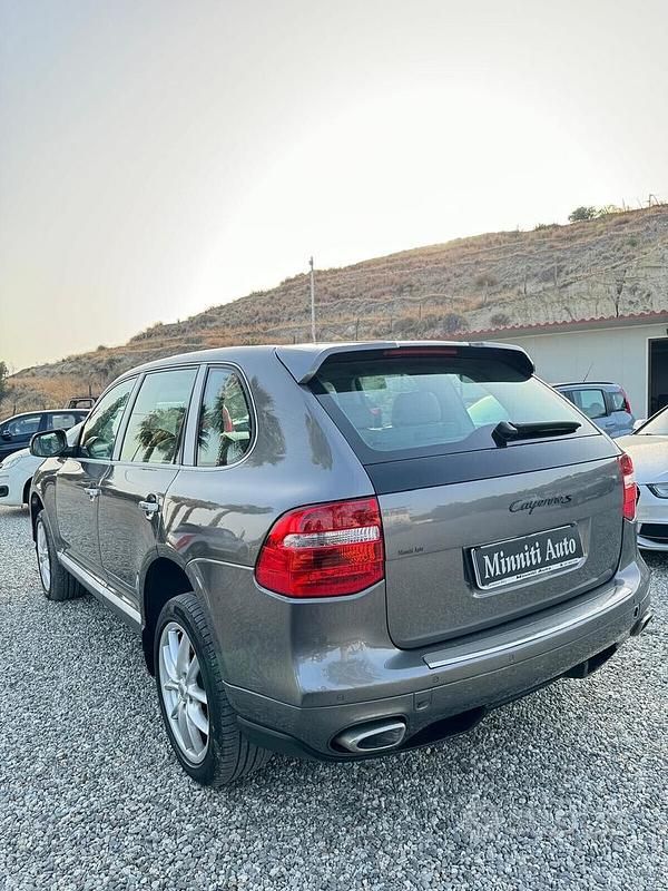 Usata Porsche Cayenne 239 CV (175 kW) 2009 Grigio SUV