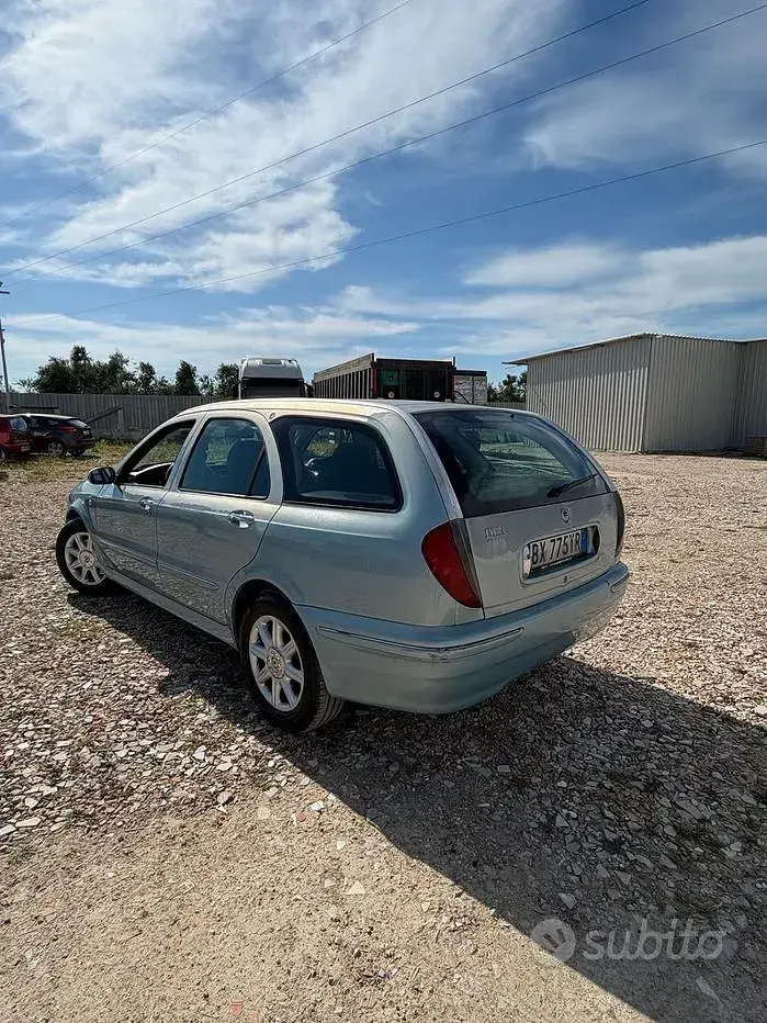 Usata Lancia Lybra 105 CV (77 kW) 2000 Verde Station wagon
