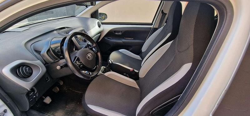 Usata Toyota Aygo Cool 69 CV (50 kW) 2016 Utilitaria
