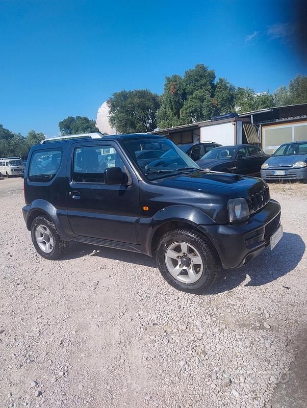 Second-hand Suzuki Jimny 86 CP (63 kW) 2007 Negru SUV