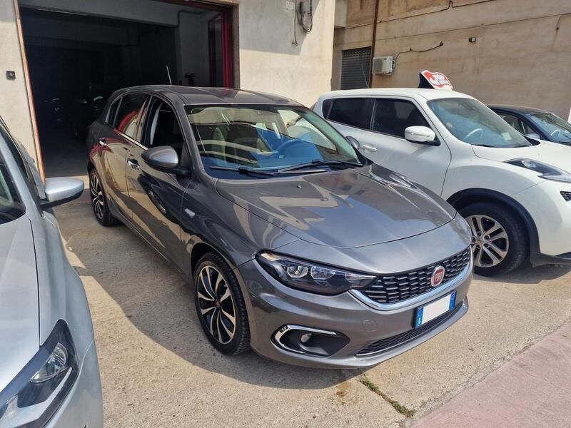 Usata Fiat Tipo Lounge 95 CV (69 kW) 2016 Grigio Berlina