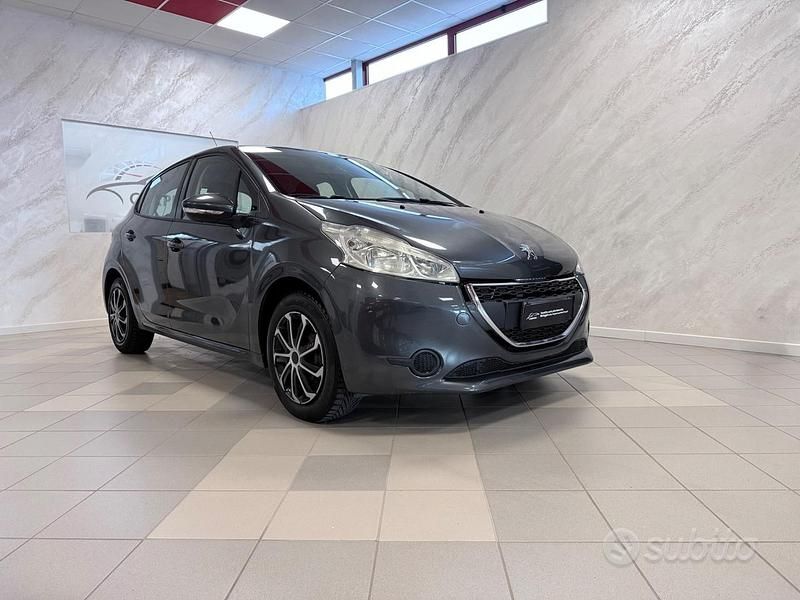 Usata Peugeot 208 Allure 68 CV (50 kW) 2014 Grigio Utilitaria
